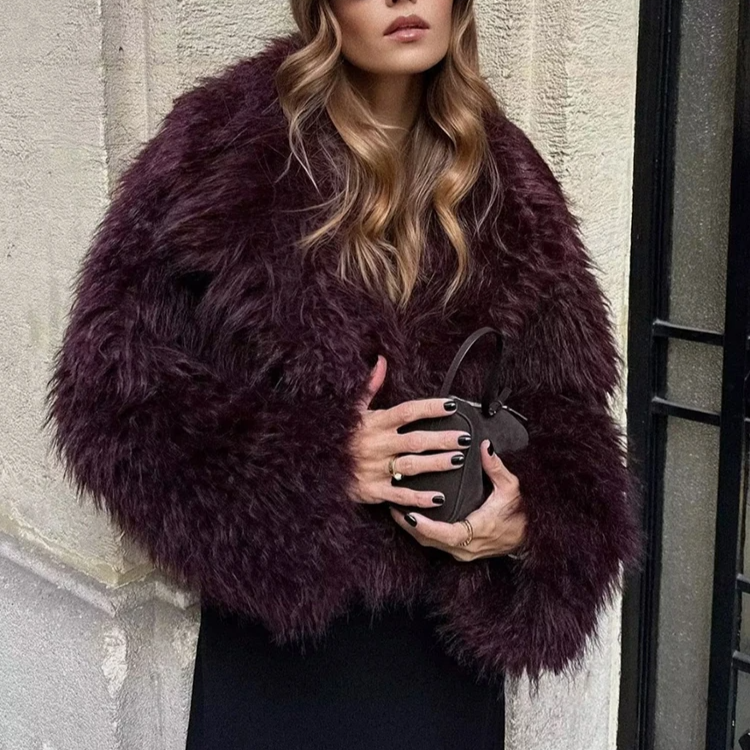 Chaqueta de piel sintética de la colección de Elena Rodriguez