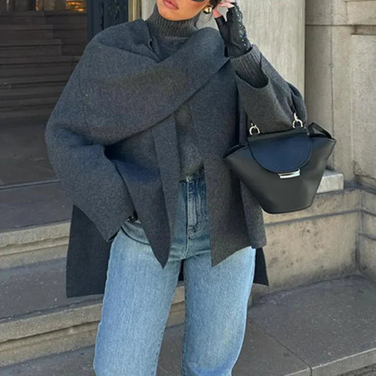 Chaqueta con cuello tipo bufanda de Elena rodriguez.