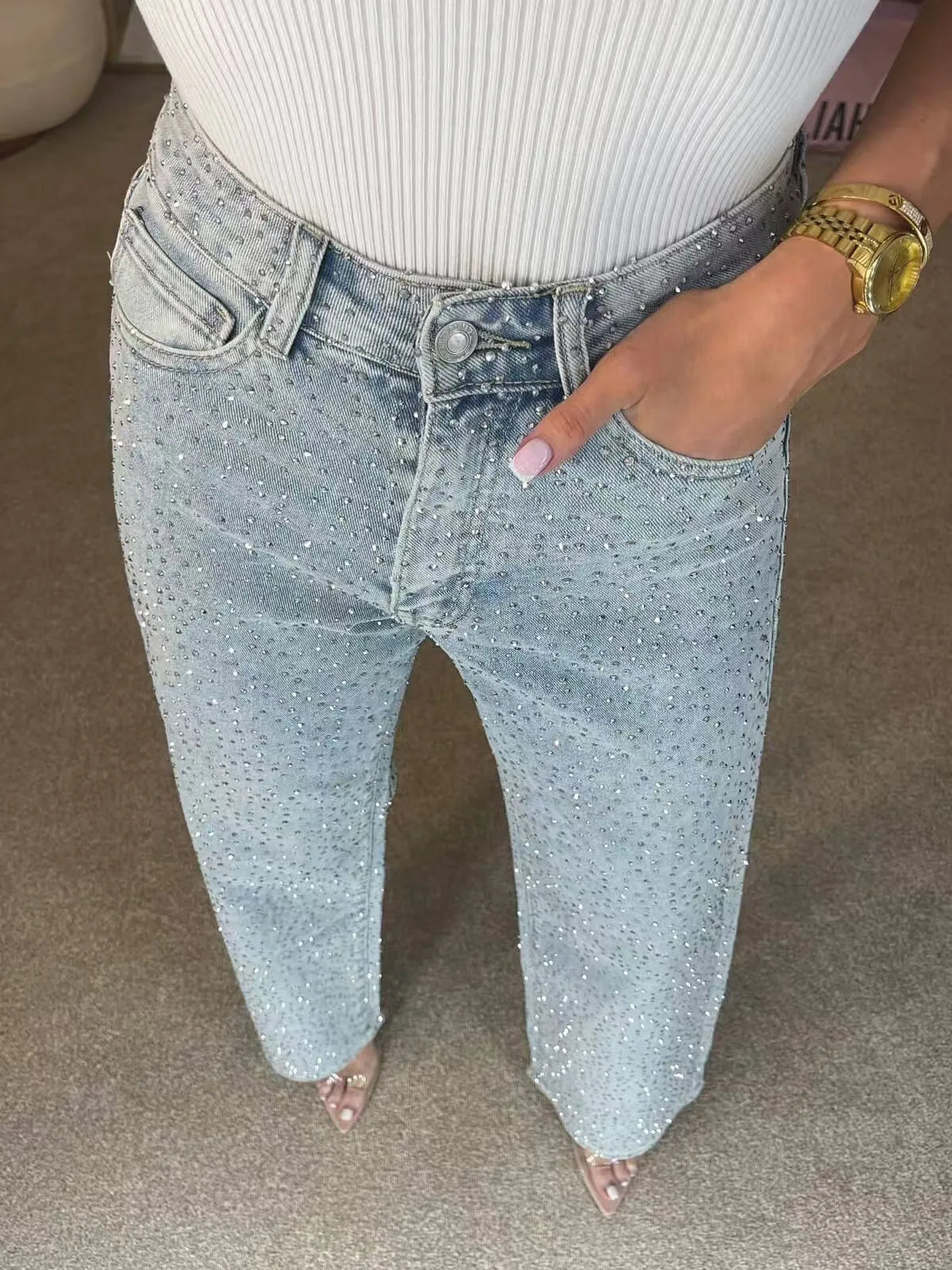 Vaqueros elegantes con pedrería para mujer.